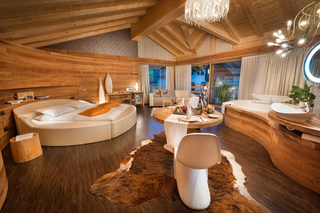 Luxury Suite Spa Bath,1038886975:JPEG