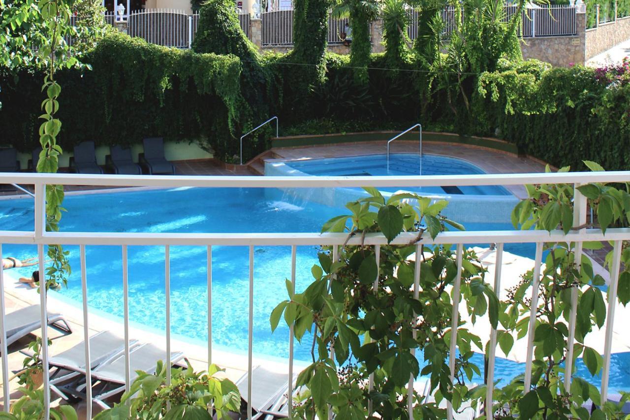 Habitación Doble con vistas a la piscina - 2 camas