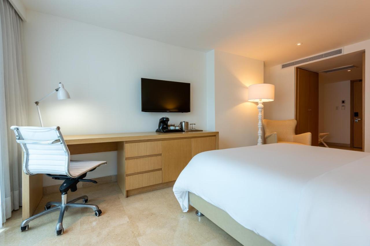 Habitación con cama grande