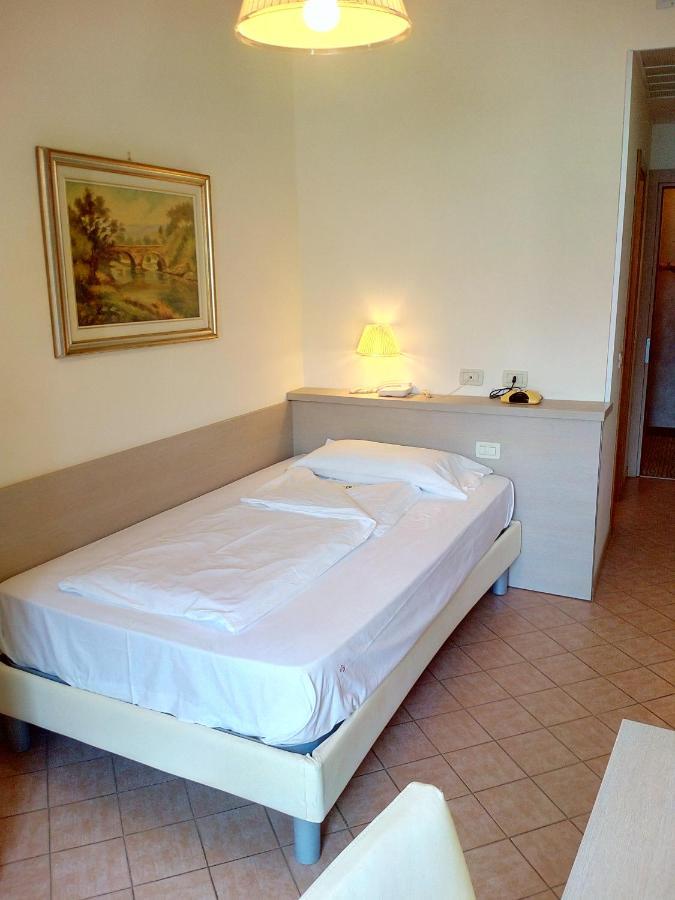 Single Room Lake View,1115470419:JPEG