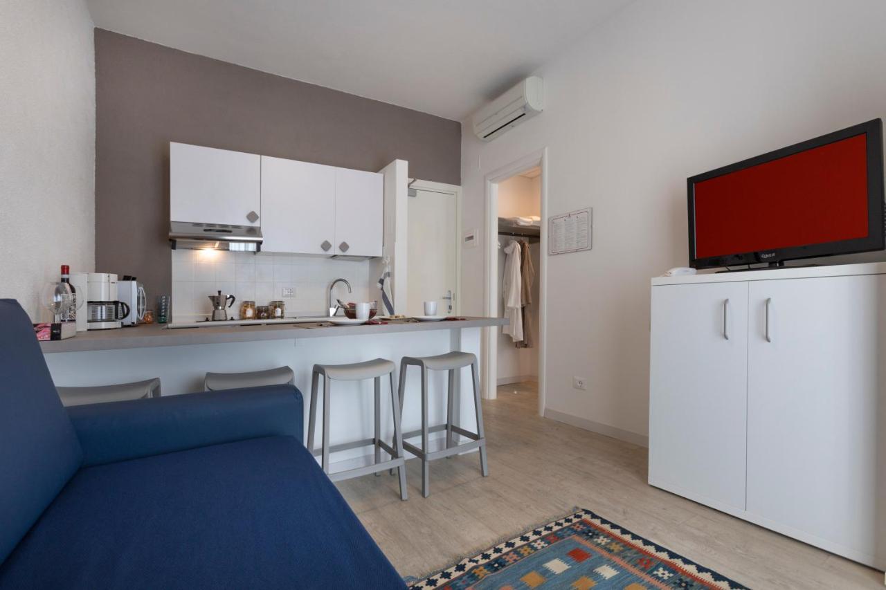 Appartamento con Balcone e Vista Lago