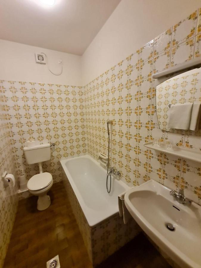 Large Double Room,1629490651:JPEG