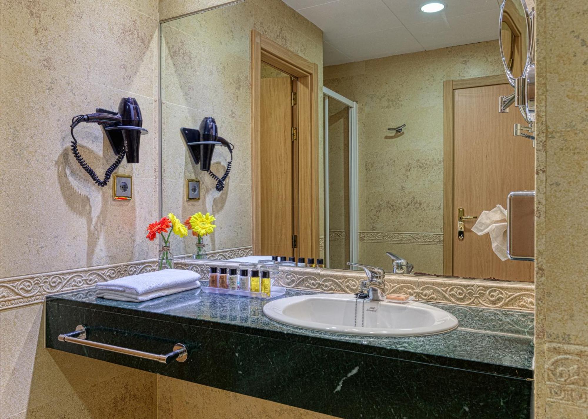 Deluxe Suite Spa Bath
