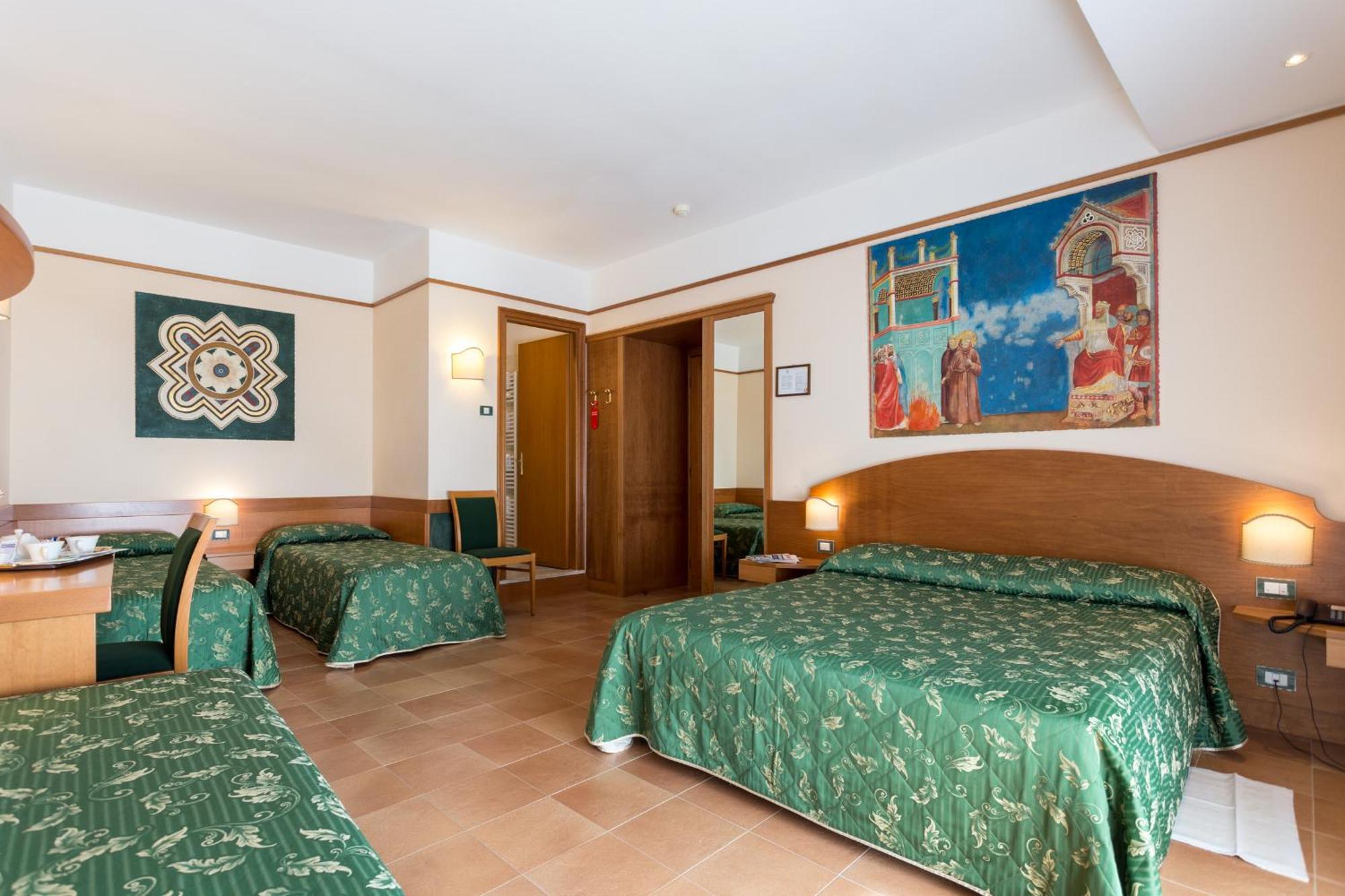 Standard Quadruple Room,394161561:JPEG
