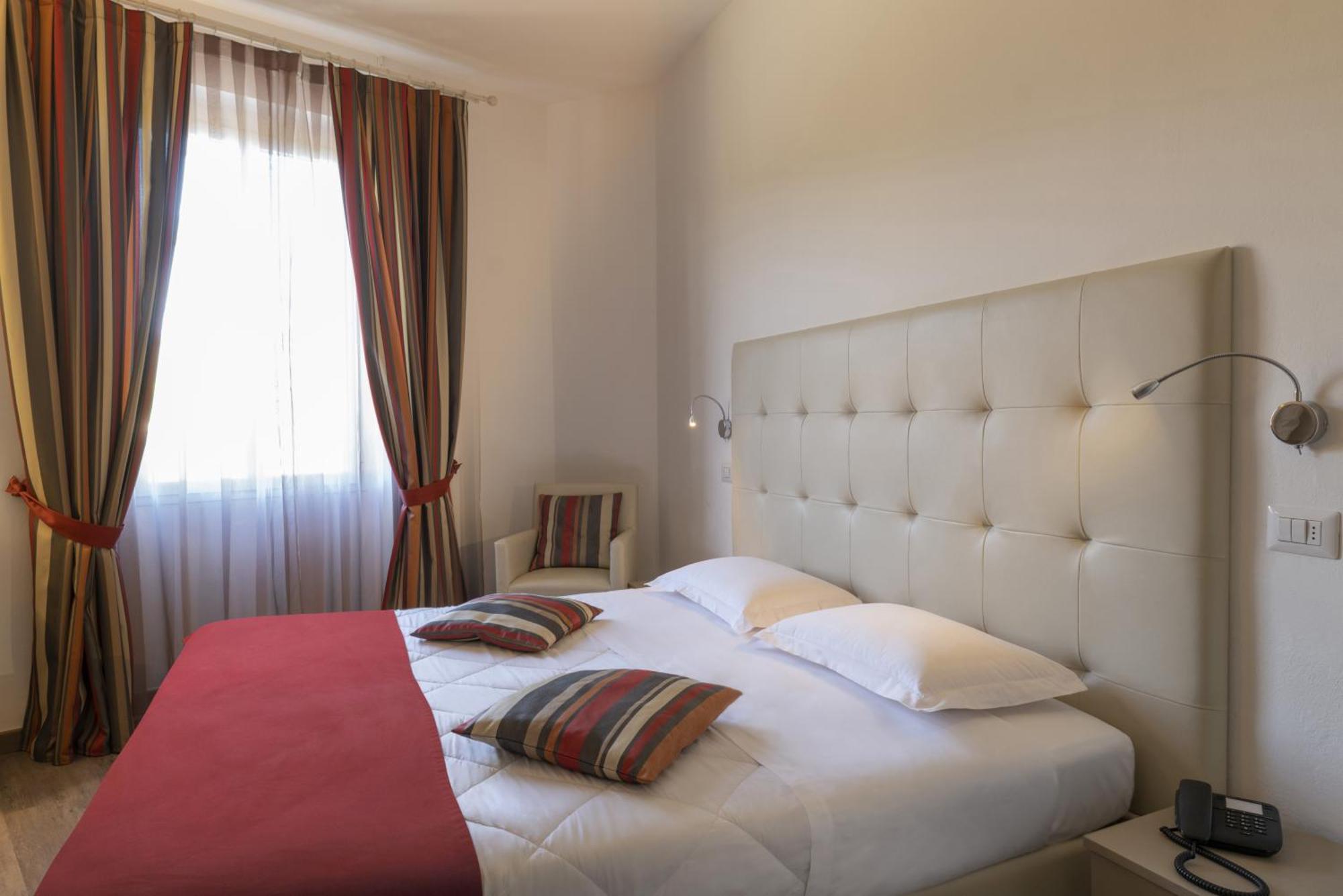 Superior Double or Twin Room,1209485695:JPEG