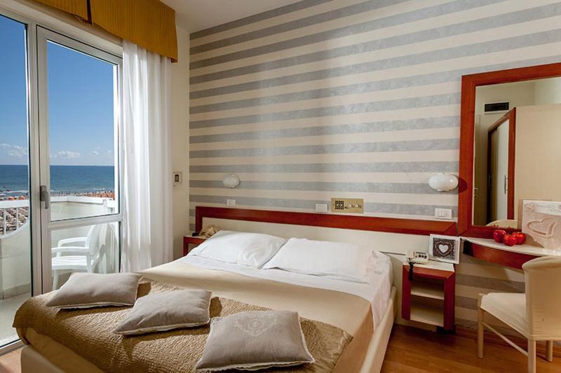 Small Double Room Beach Front,1446511108:JPEG
