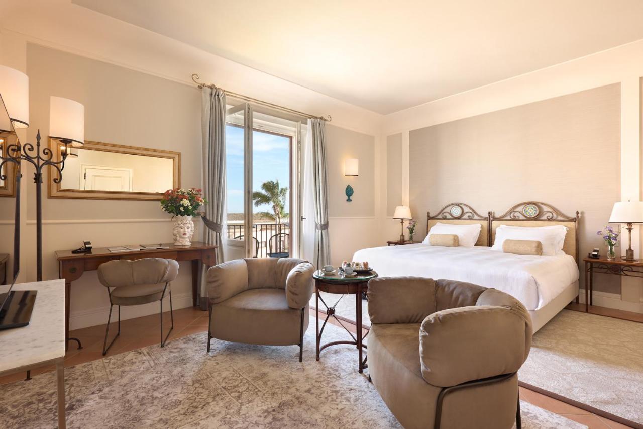 Junior Suite Tripla Superior con Vista sulla Piscina