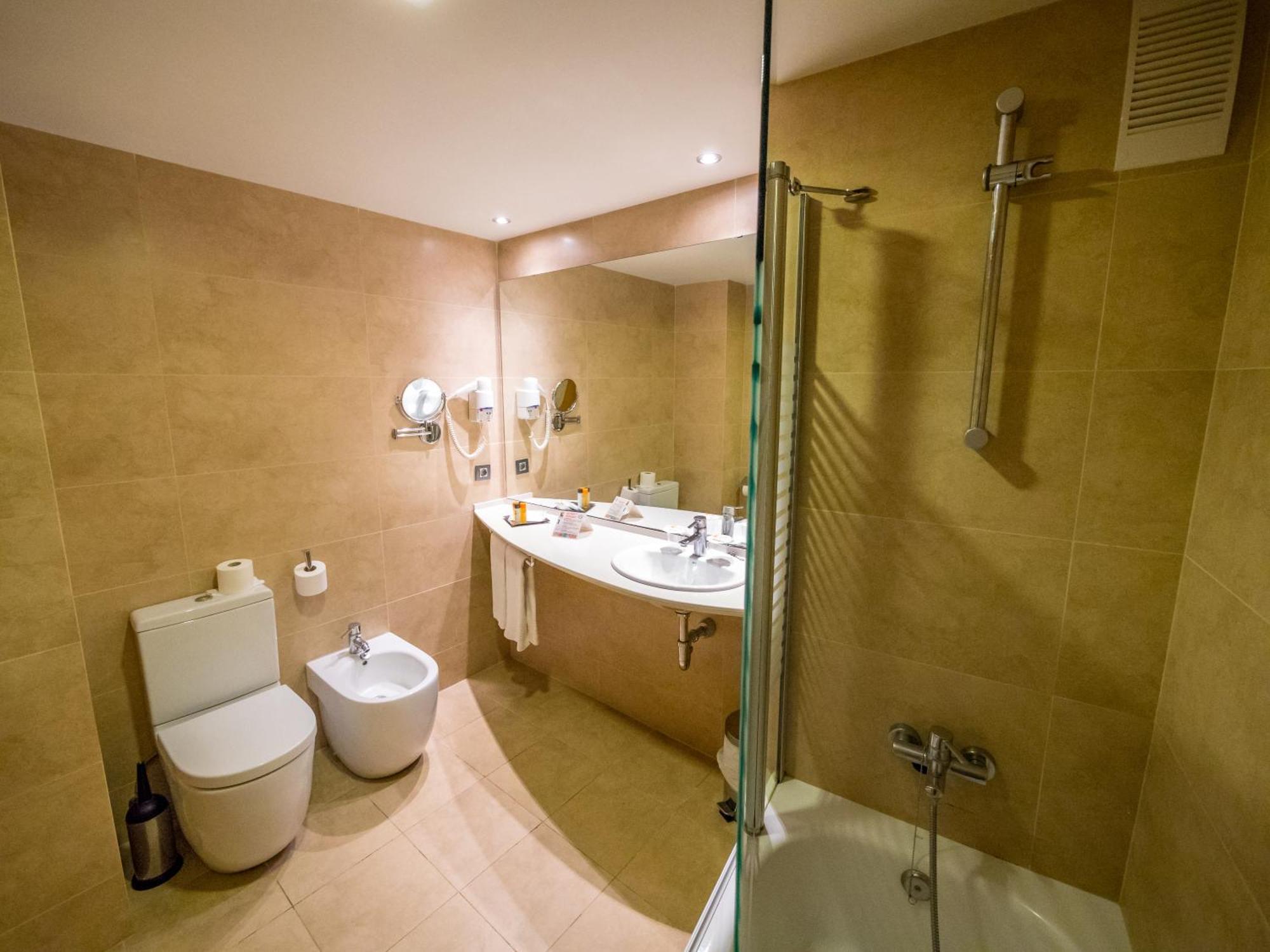 Suite Familiar con vistas a la piscina (4 adultos)