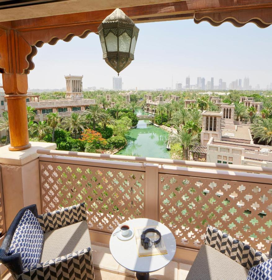 Suite Junior Araba