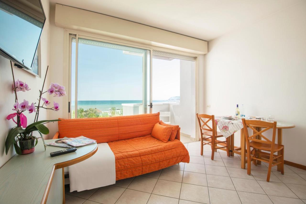 Sea Front Apartment with Balconies