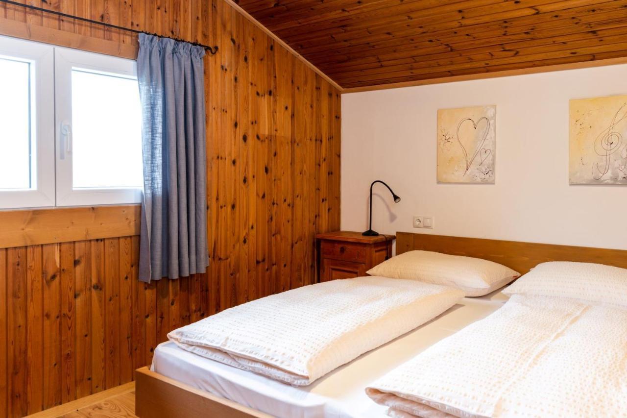 Large Double Room,1327225217:JPEG