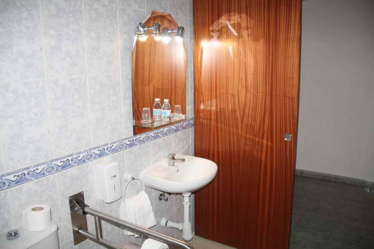 Habitación adaptada para personas con movilidad reducida - Cama grande