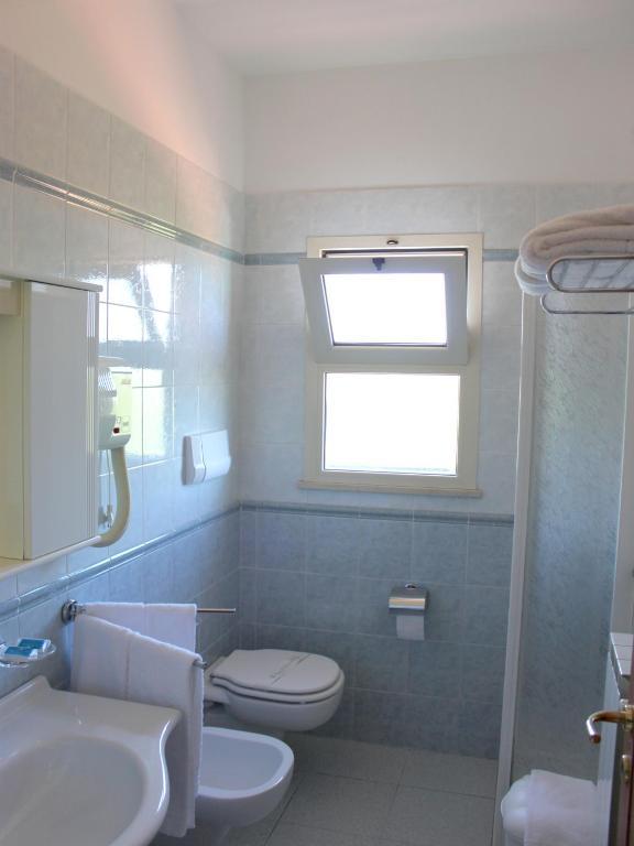 Double or Twin Room,705381388:JPEG