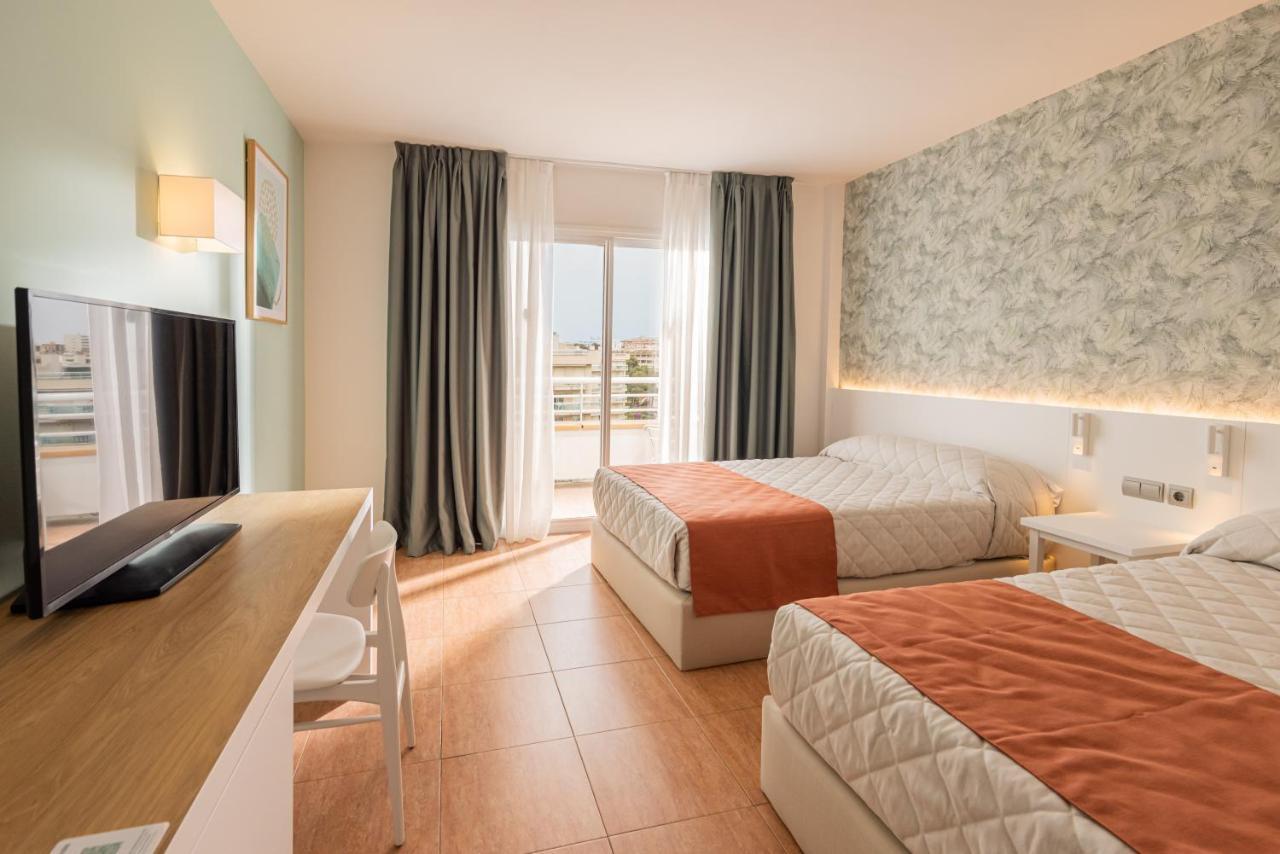 Habitación Estándar con vistas a la piscina (4 adultos)