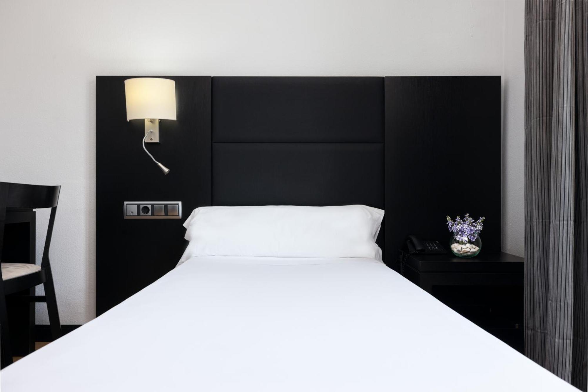 Single Room,1431763354:JPEG