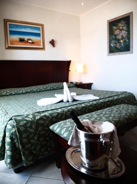 Suite,786515862:JPEG