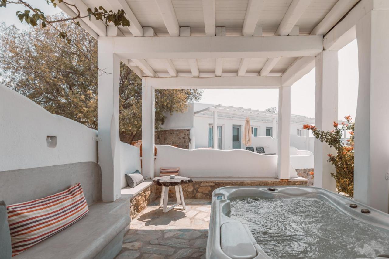 Suite Superior con Vasca Idromassaggio all'Aperto e Vista Mare Parziale