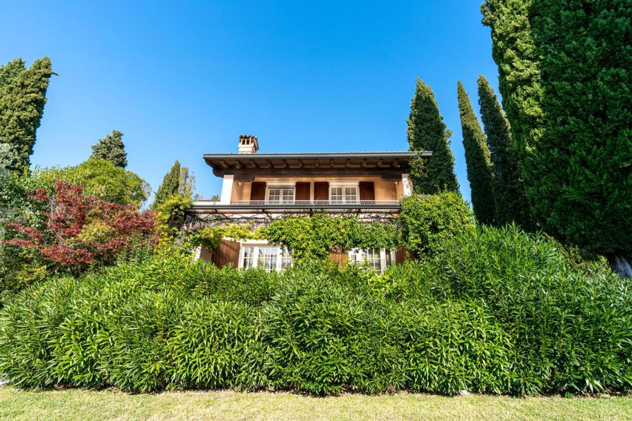 Camera Familiare con Vista Giardino