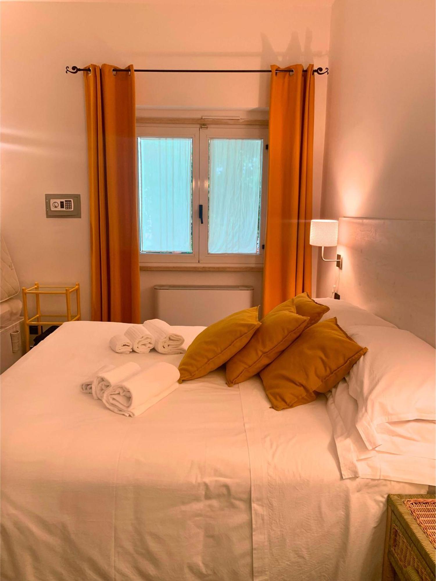 Camera Matrimoniale/Doppia con Letti Singoli con Letto Supplementare