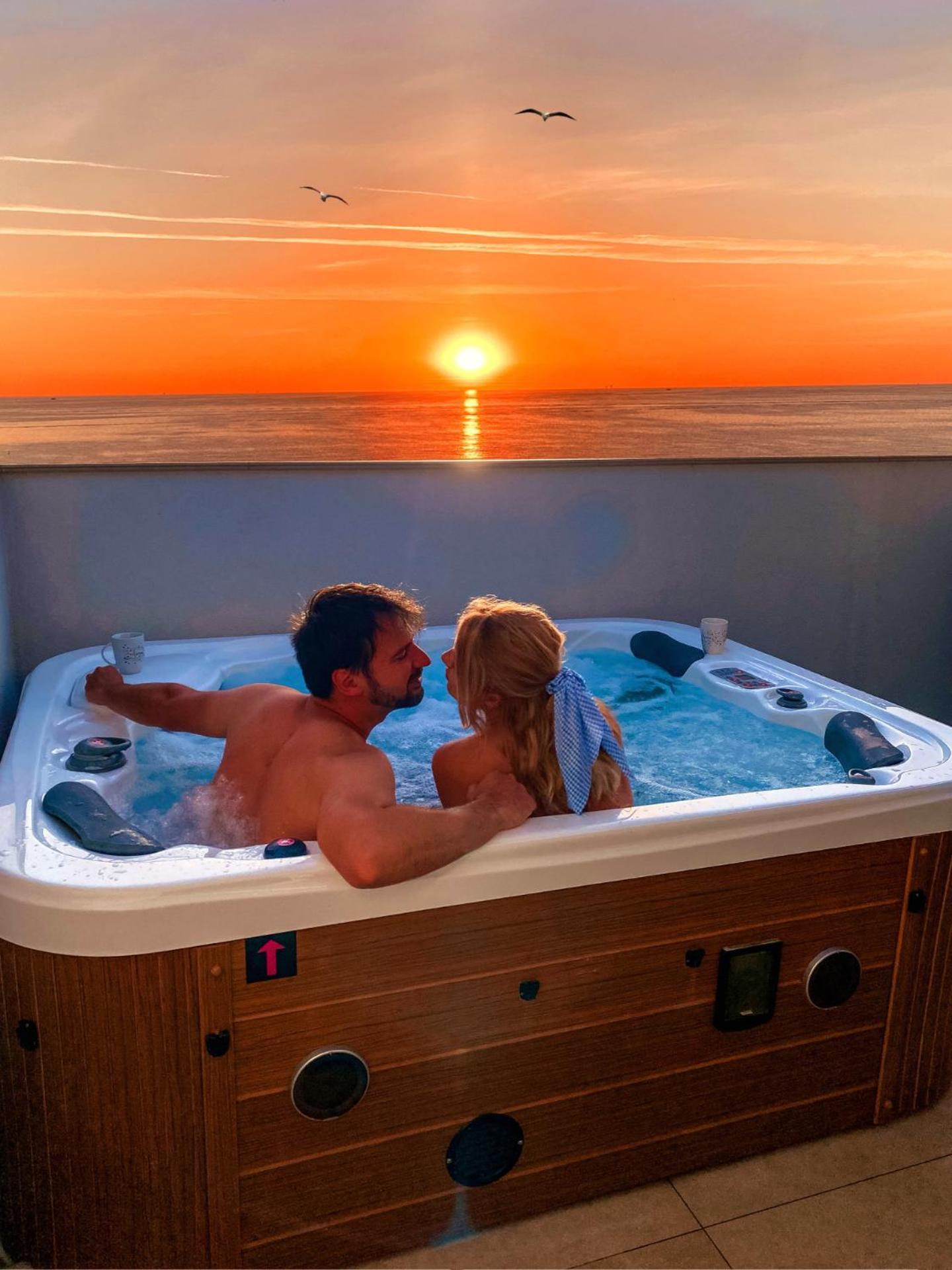 Suite Loft sea view Jacuzzi,1524918364:JPEG