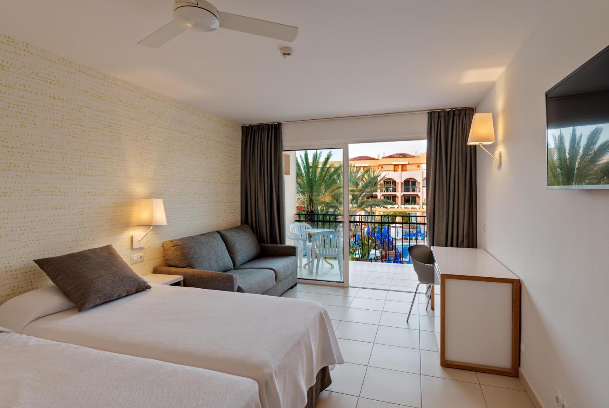 Habitación Doble con vistas a la piscina (1 adulto)