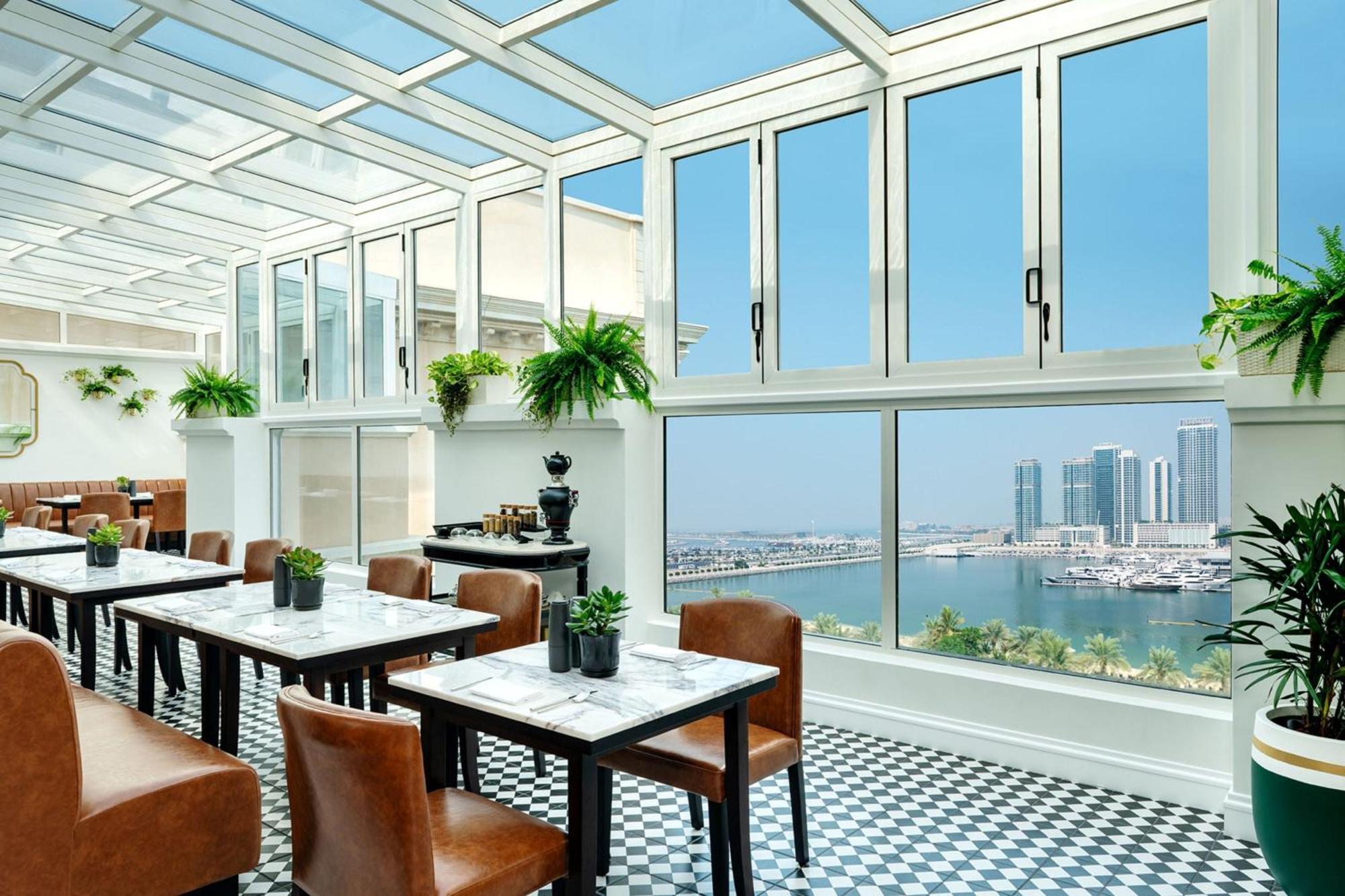 Suite Westin Club con Vista Mare, 1 Letto King-Size, Balcone, Lounge Separata con Divano-Letto, Colazione, Trasferimenti Aeroportuali di Dubai, Happy Hour, Tè Pomeridiano e Accesso Club Lounge e Parco Acquatico Jungle Bay