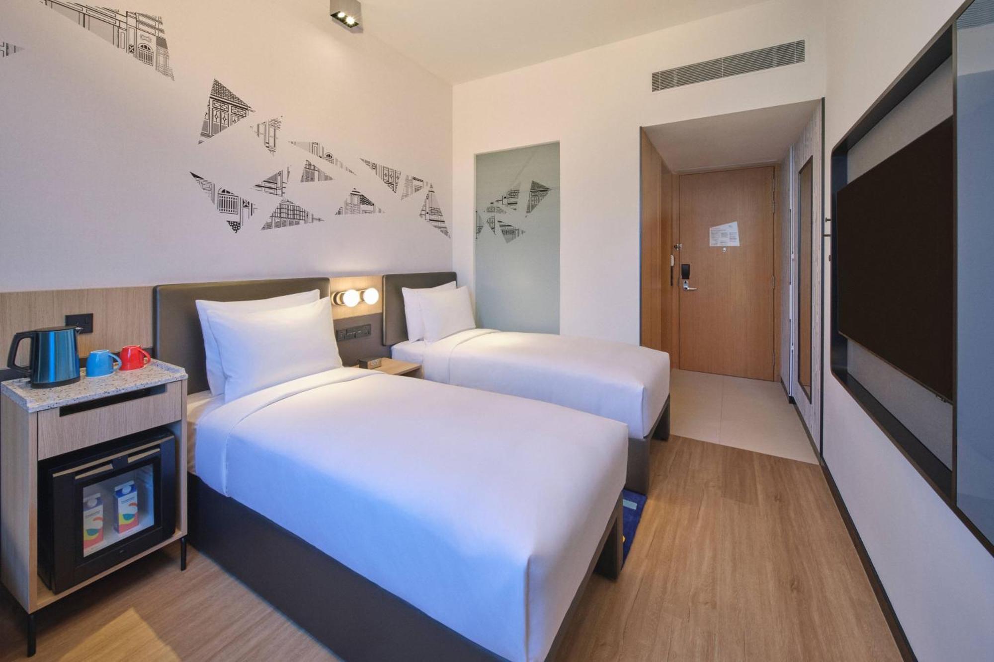 Breezy, Guest room, 2 Twin, East Wing