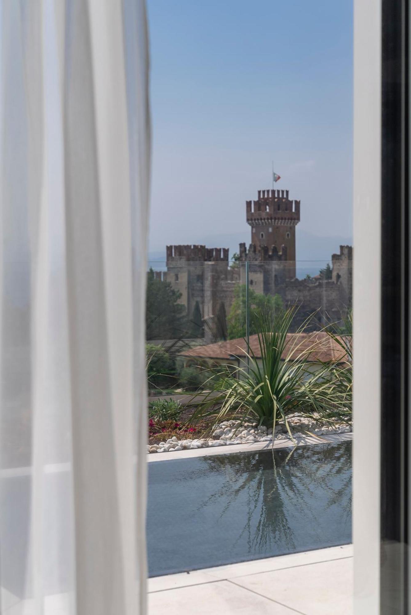 Suite con Piscina Privata e Vista Lago