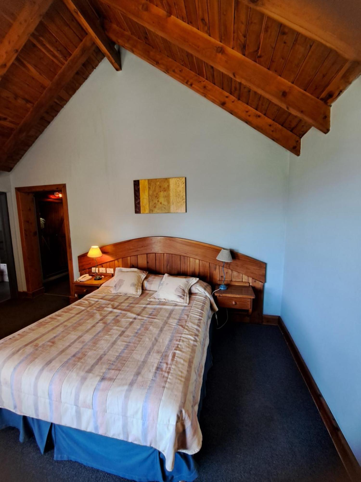 Deluxe Room,1605396860:JPEG