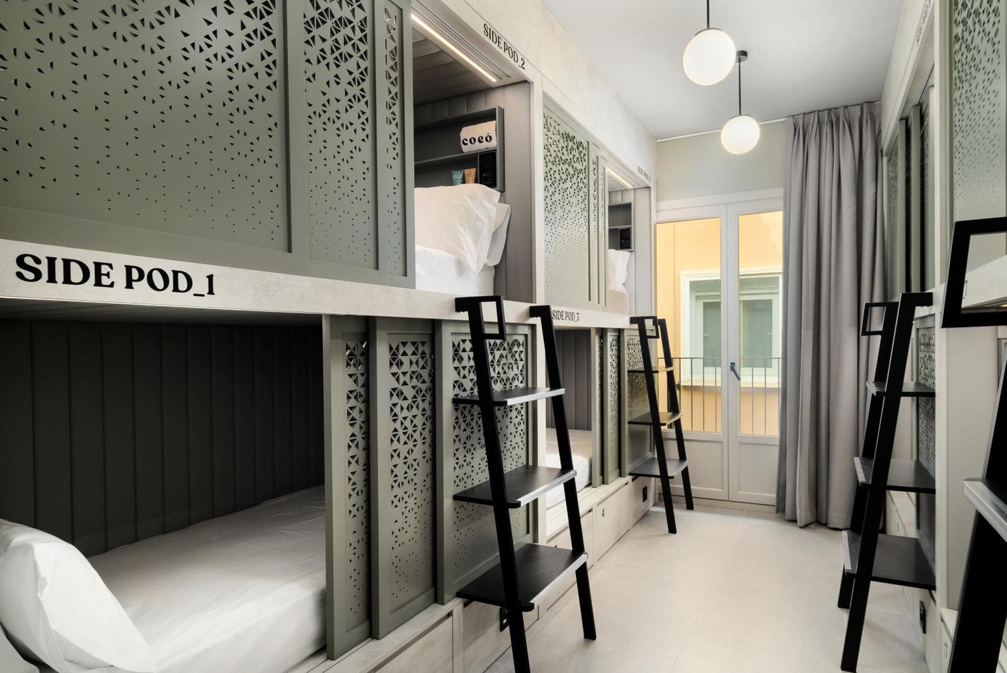 Habitación Compartida Femenina de 8 camas