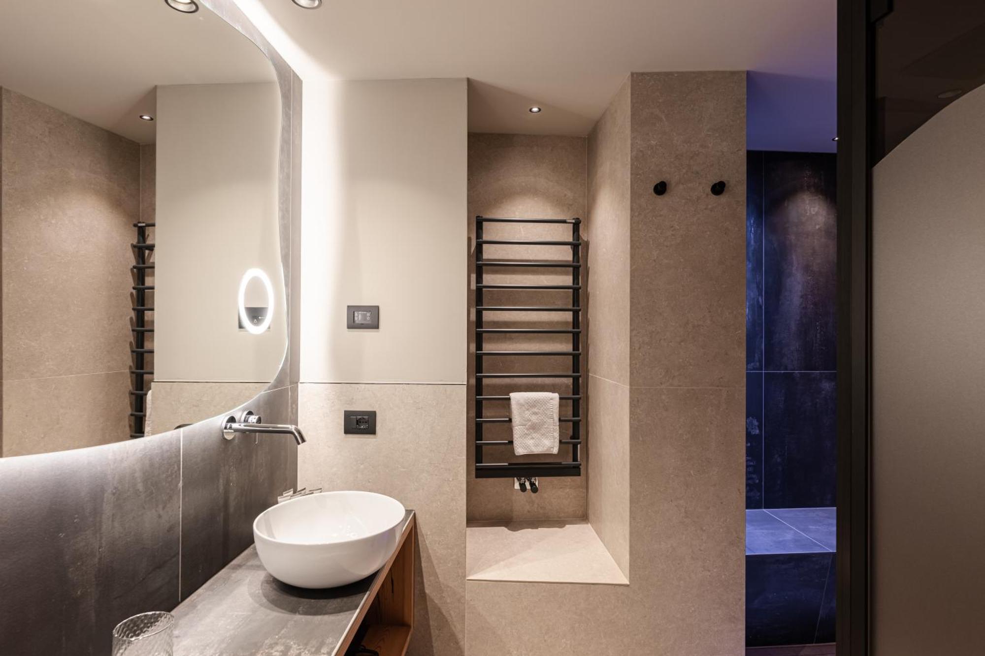 Suite Hot Tub,1634404288:JPEG