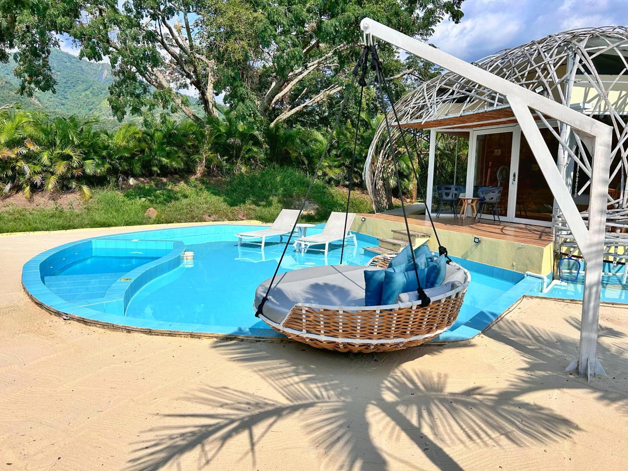 Bungalow Deluxe