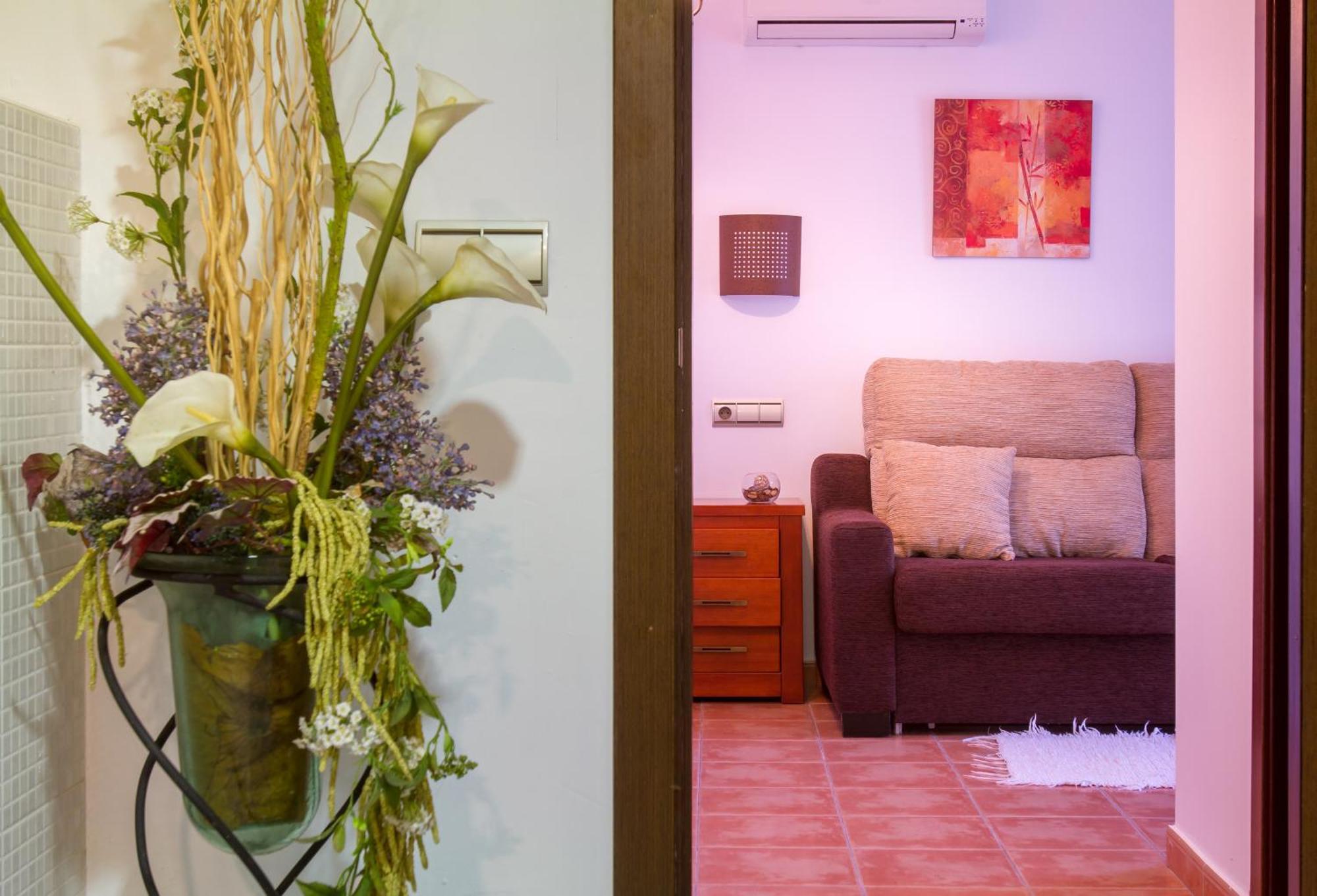 Suite con bañera de hidromasaje y cama grande