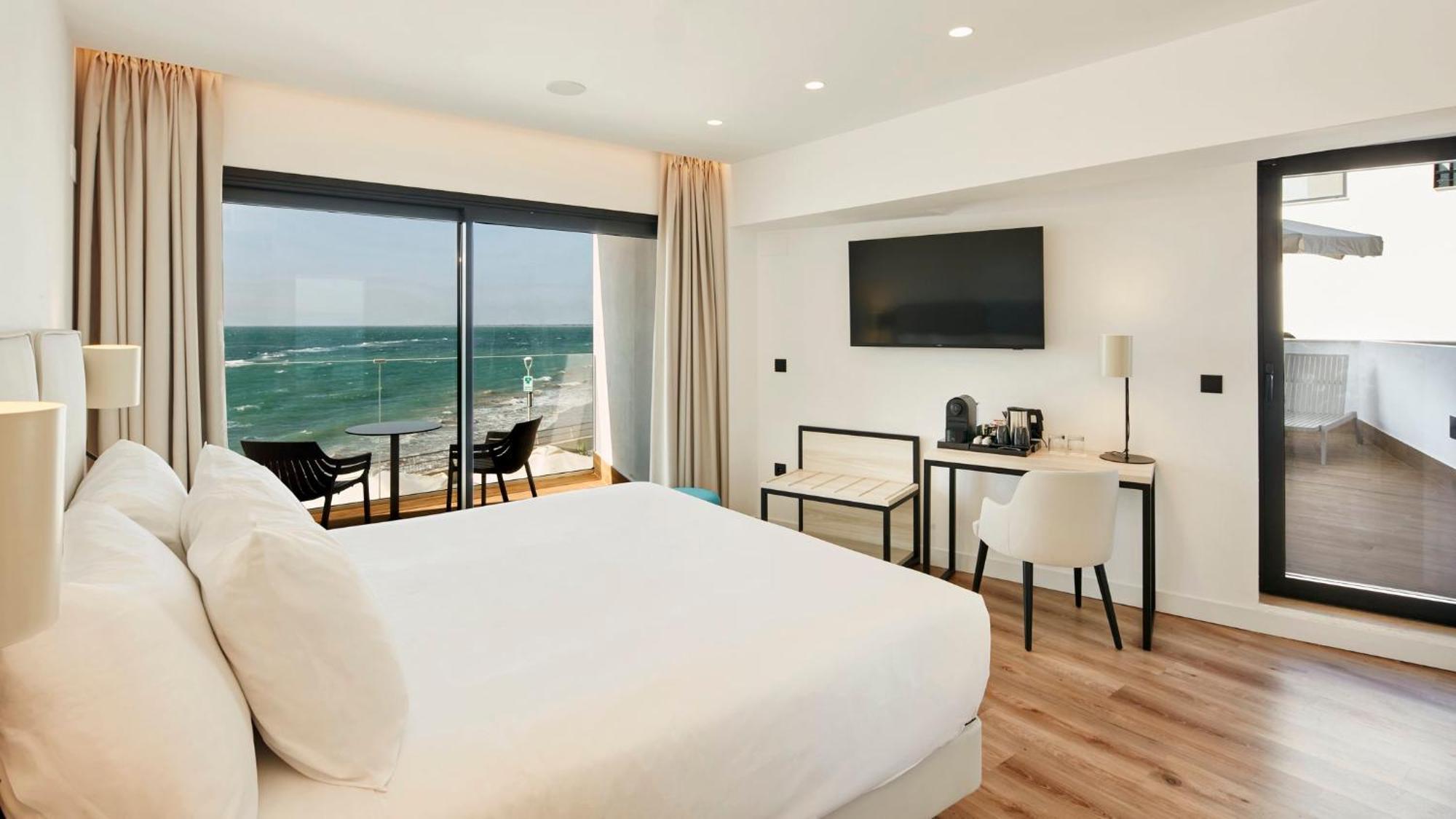 Habitación Superior Premium con vistas laterales al mar