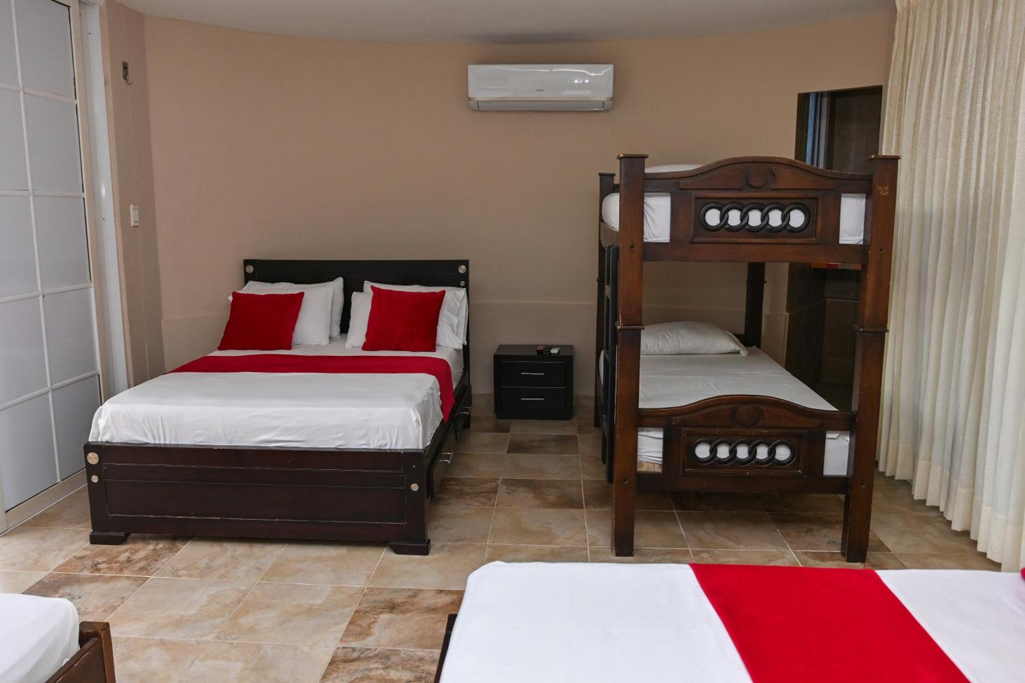 Habitación Familiar con vistas a la montaña