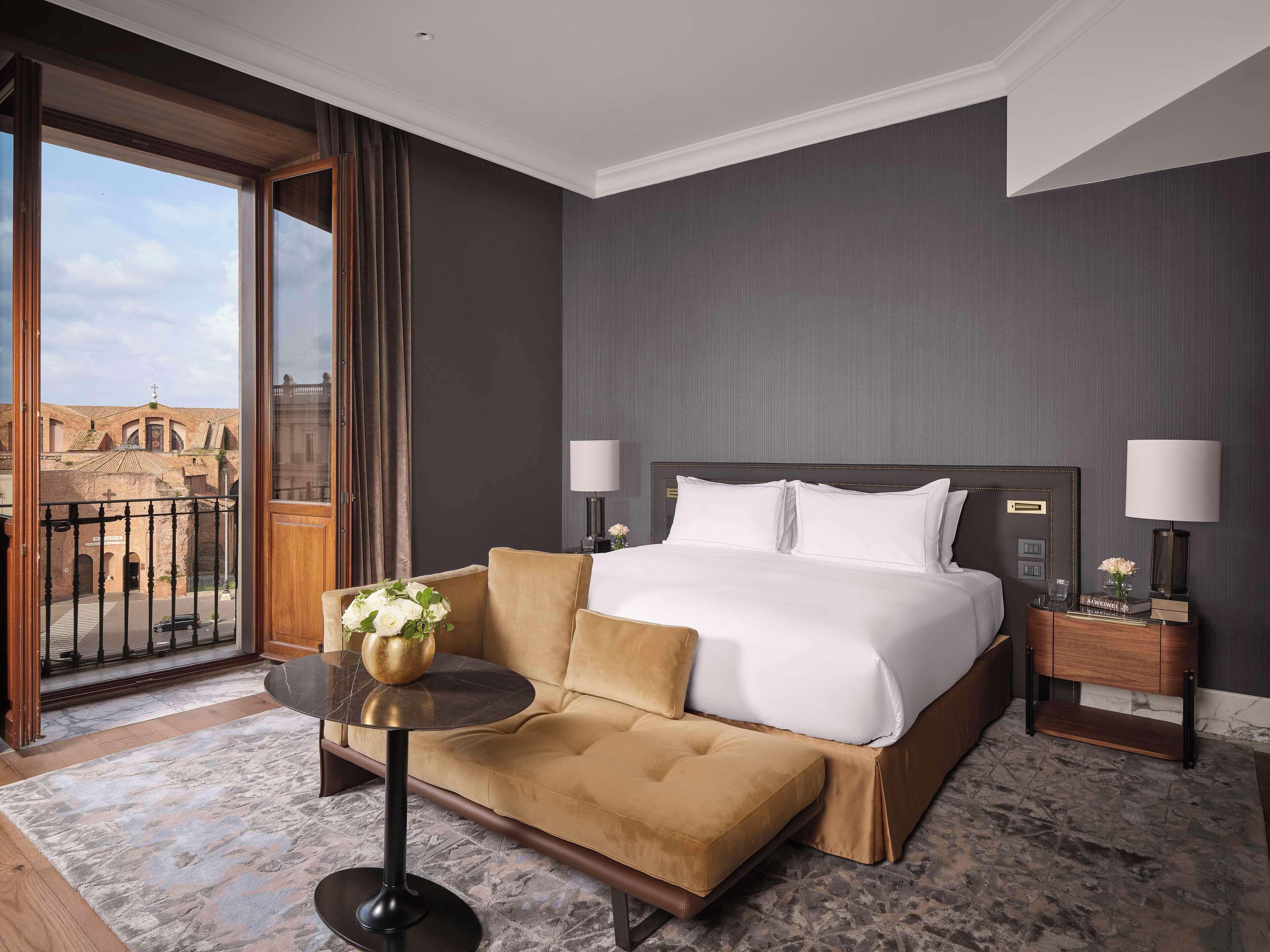 Suite Anantara con vistas a la plaza y cama supletoria