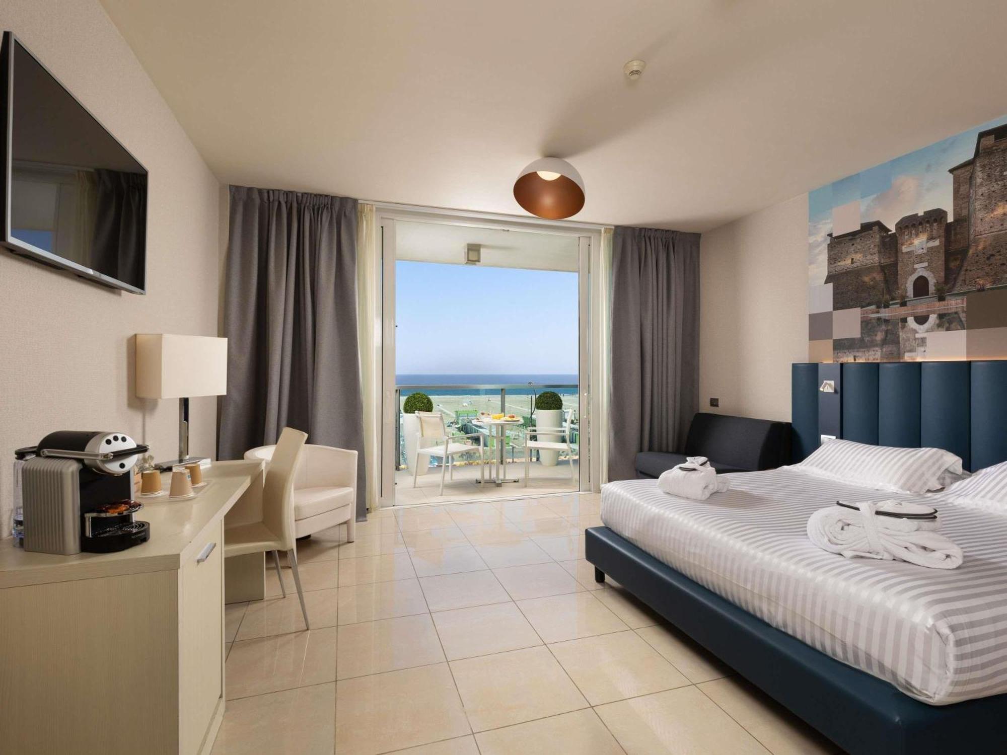 Privilege Room 1 Double Bed 1 Single Bed Sea Front,1717025002:JPEG
