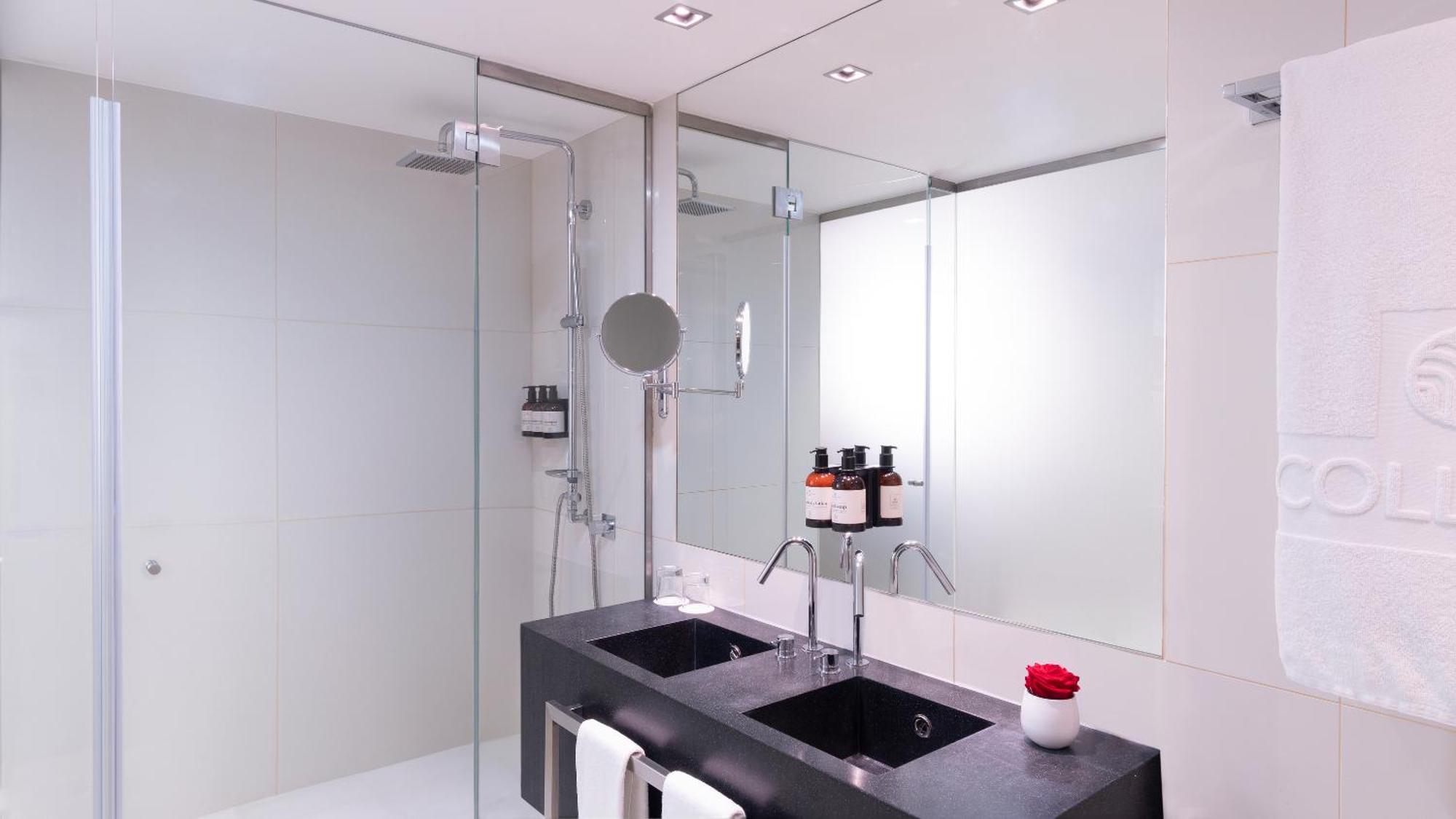 Habitación Familiar contigua (3 adultos + 1 niño)