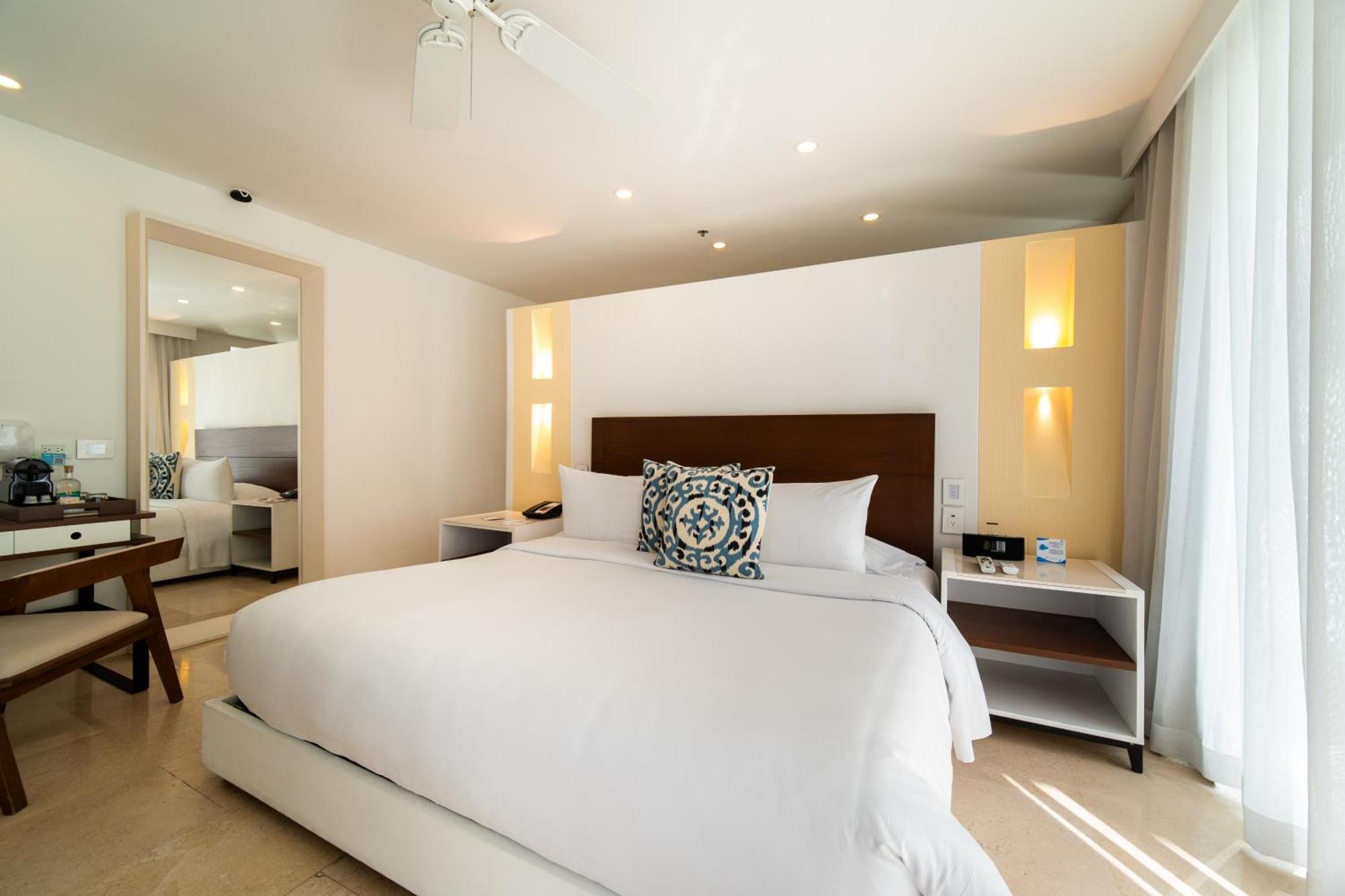 Suite Junior Doble con vistas al jardín - cama grande