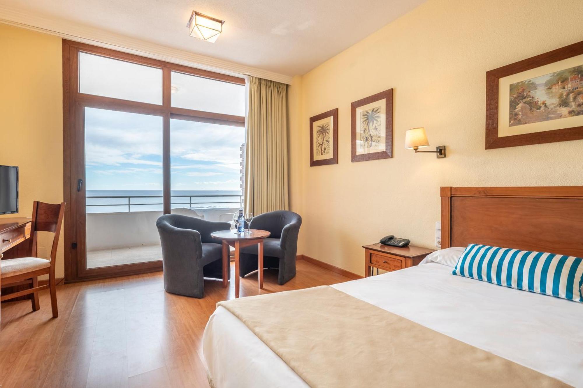 Habitación Triple Deluxe con vistas al mar