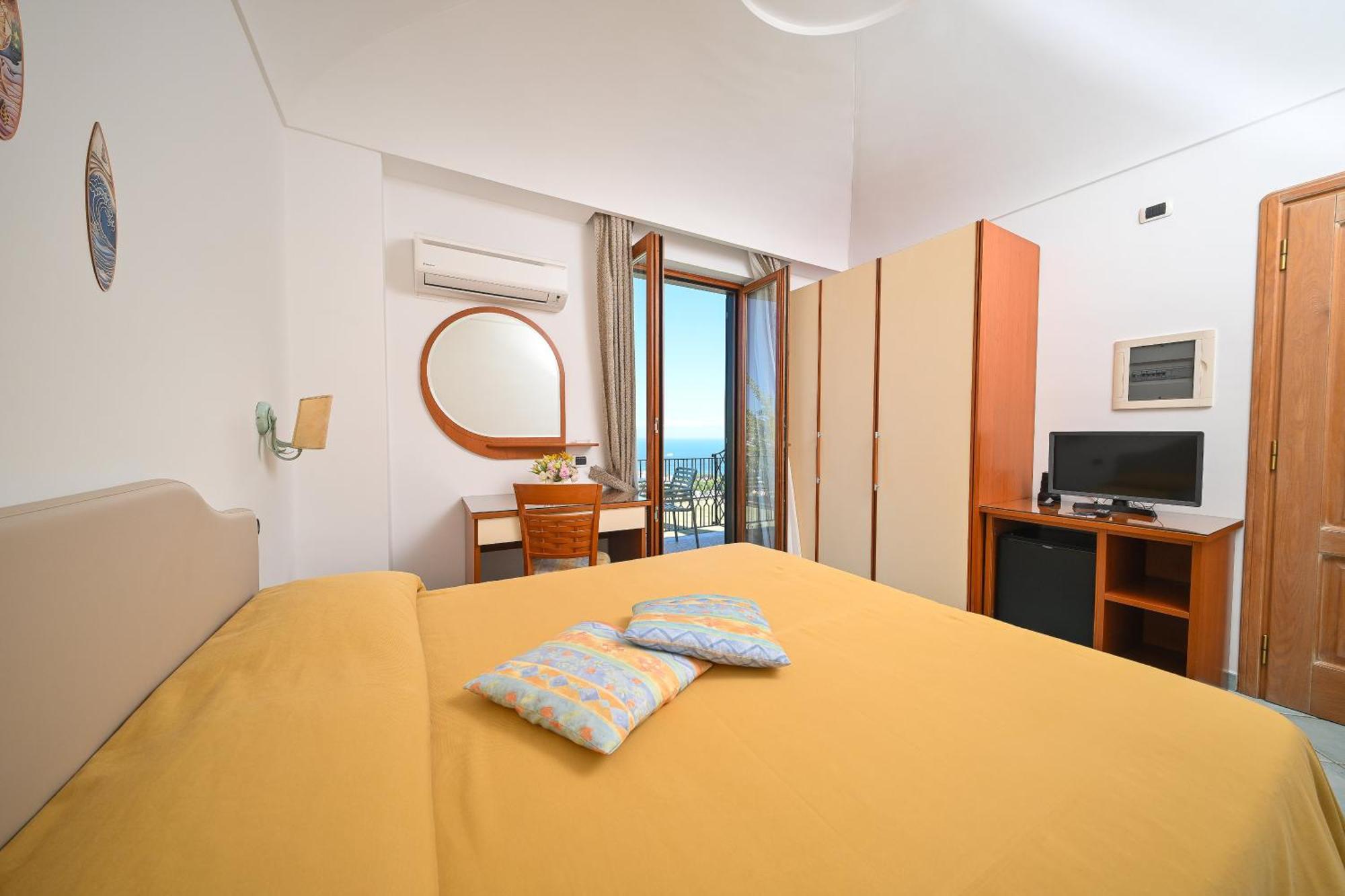 Camera Matrimoniale/Doppia con Letti Singoli con Vista Mare