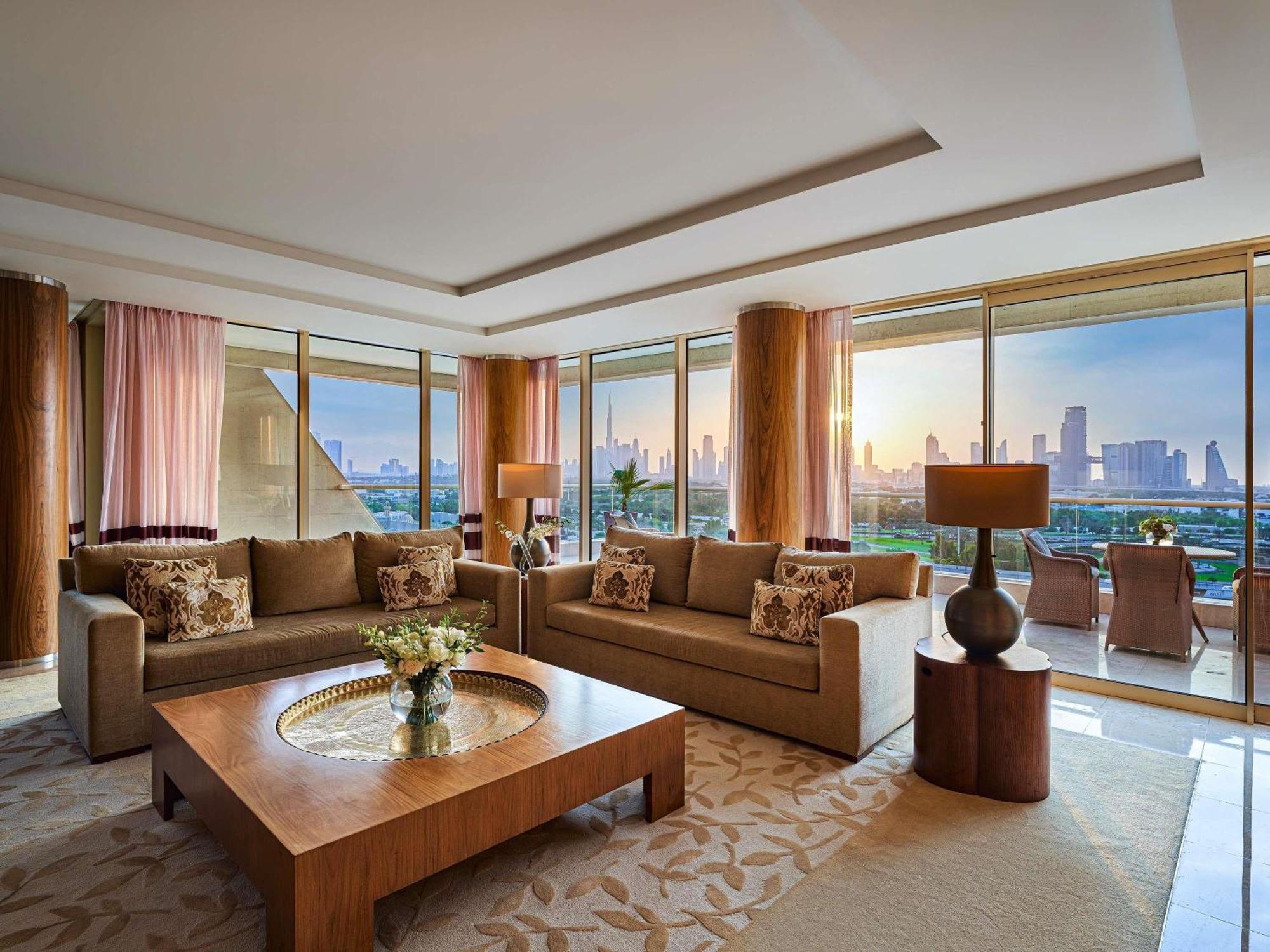 Suite Diplomatic con Terrazza, Vista Skyline e Accesso Club Lounge - Include Colazione Giornaliera, Drink e Tartine Serali