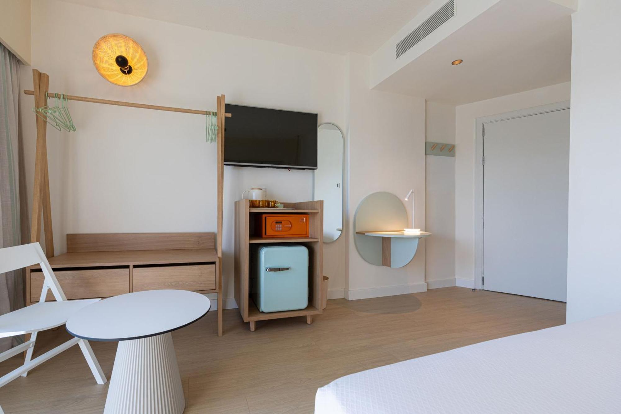 Habitación Superior con vistas laterales al mar