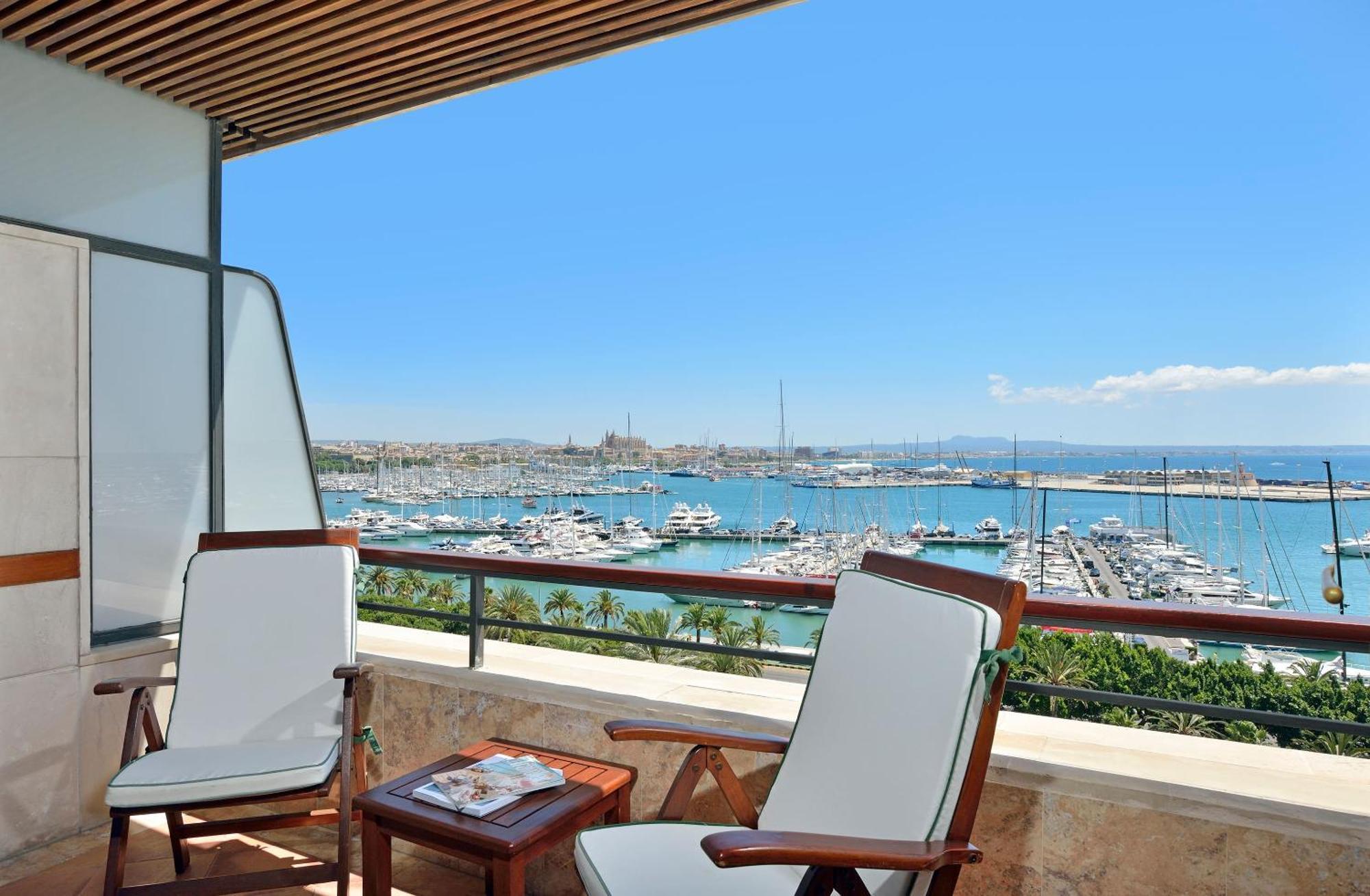 Suite Principal Red Level con vistas al mar y la catedral