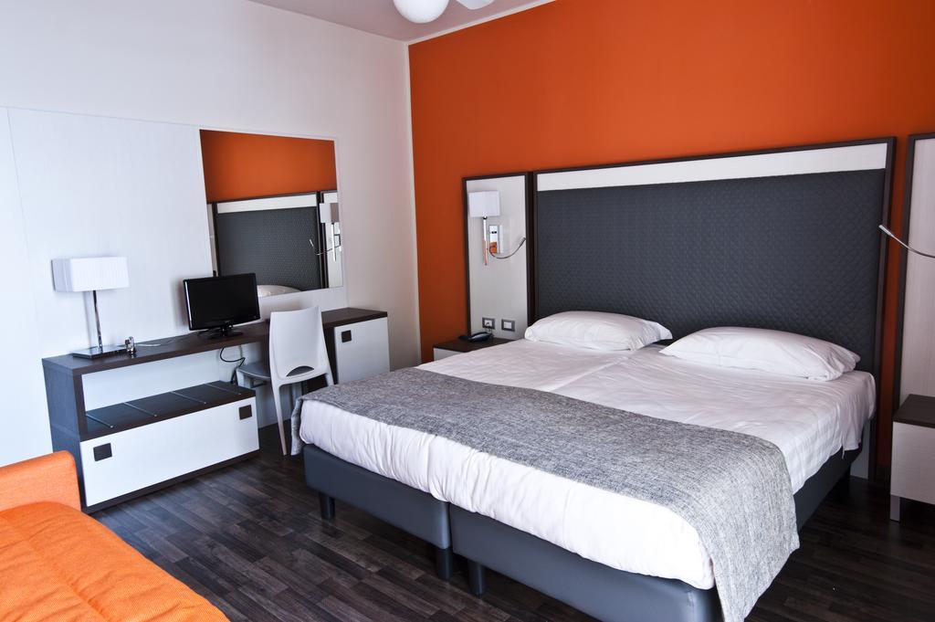 Triple Room Lake View,1299713092:JPEG