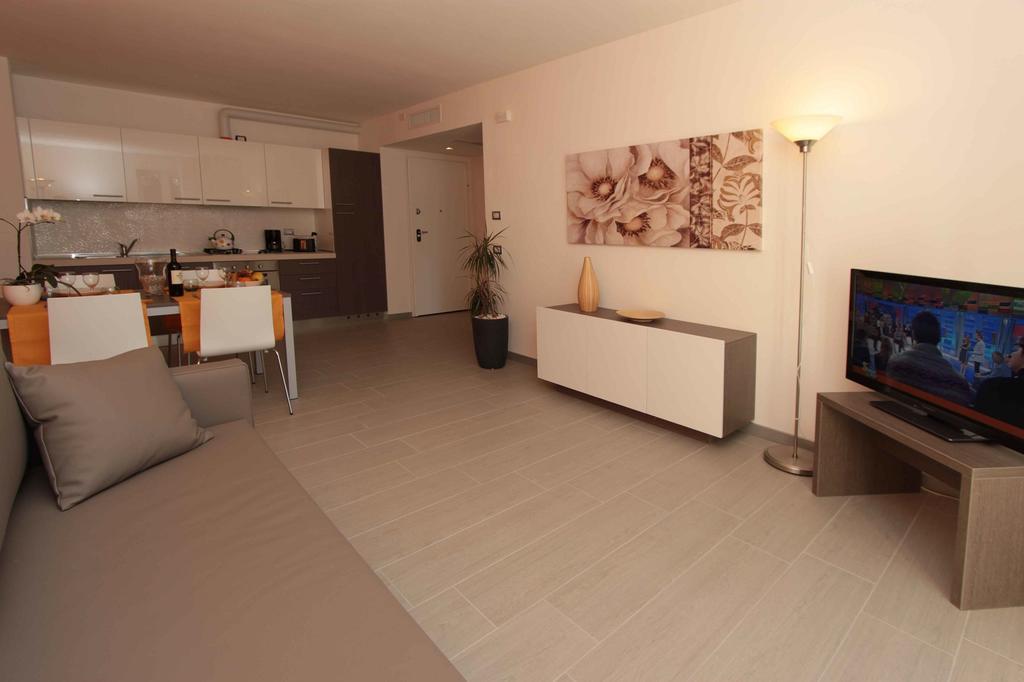 One-Bedroom Apartment,12404540:JPEG
