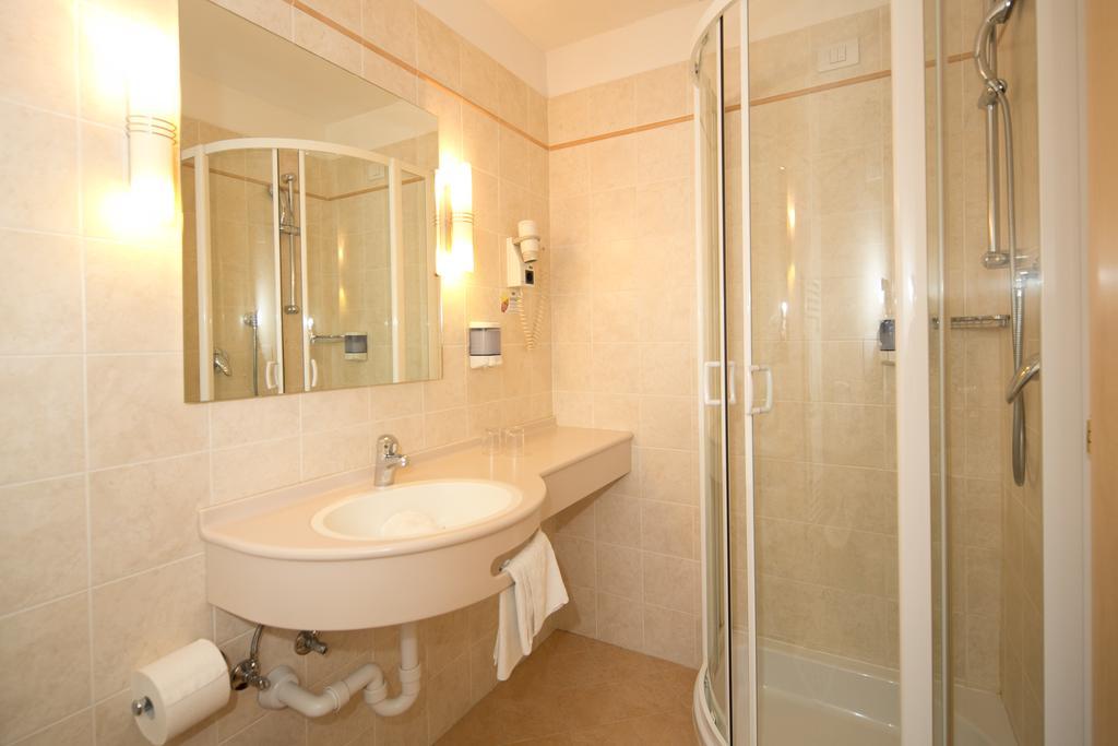 Standard Double Room,240675689:JPEG