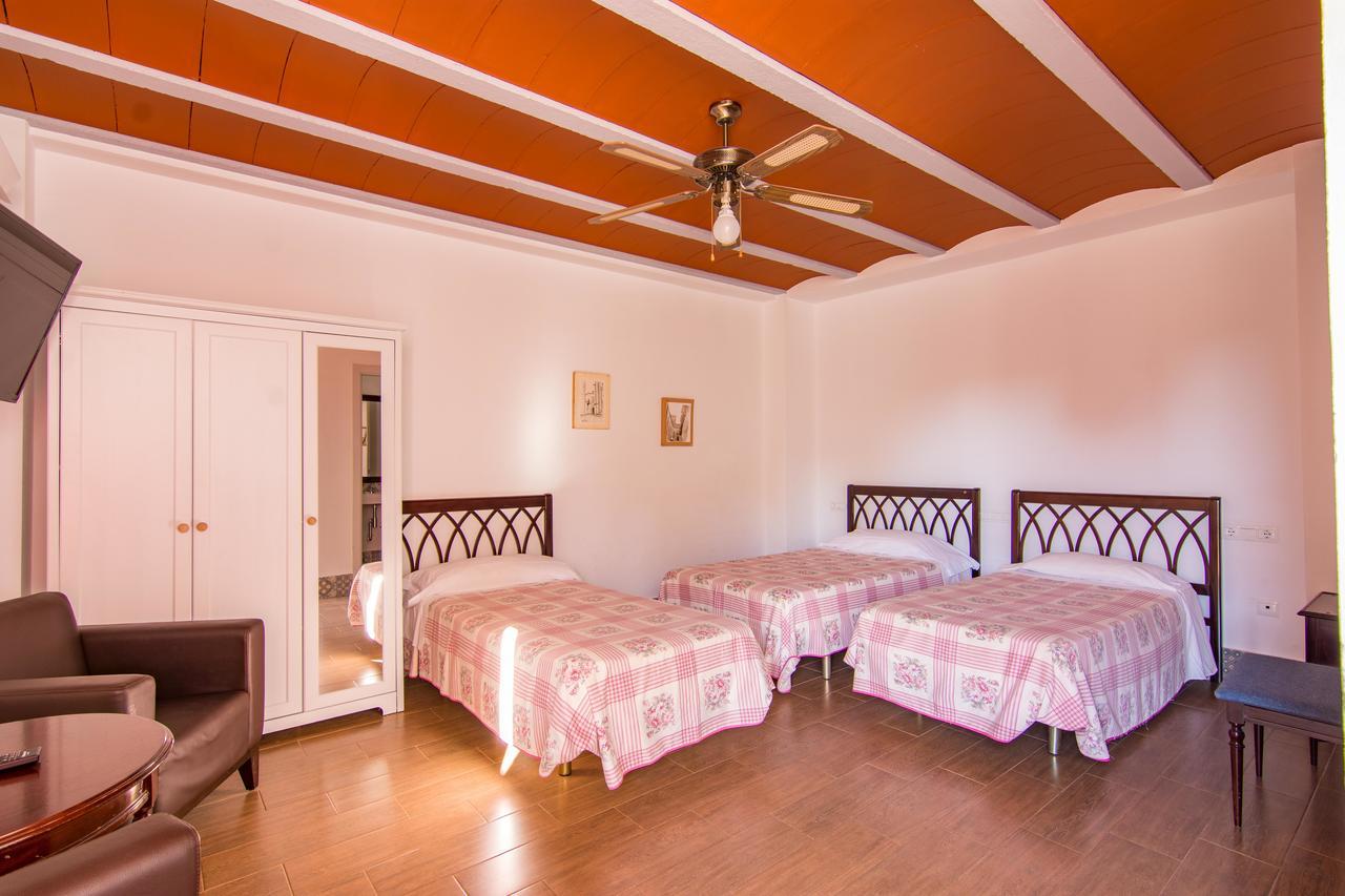 Habitación Triple con vistas al jardín
