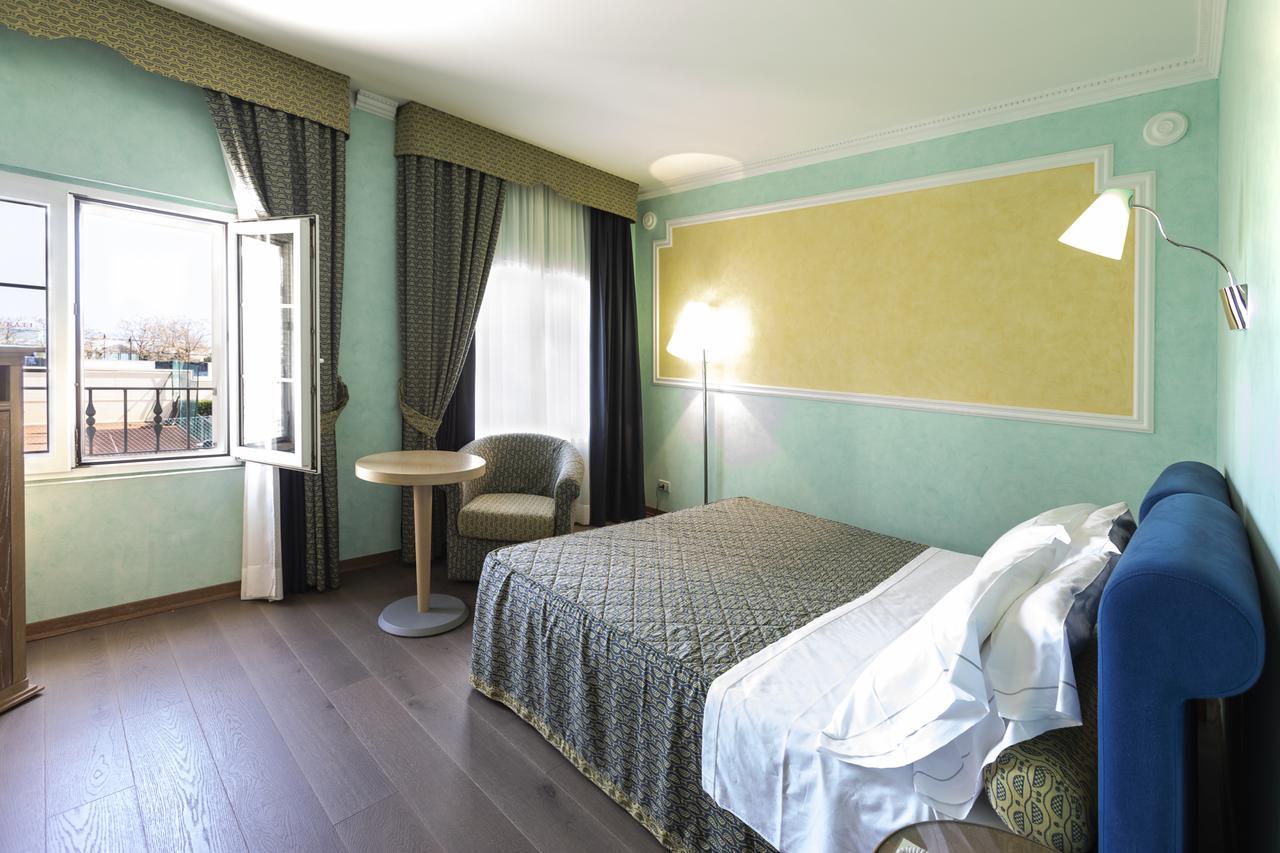 Standard Double or Twin Room,396325569:JPEG