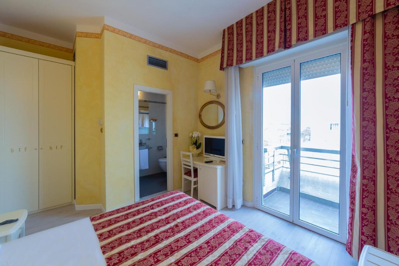 Double or Twin Room,695399214:JPEG